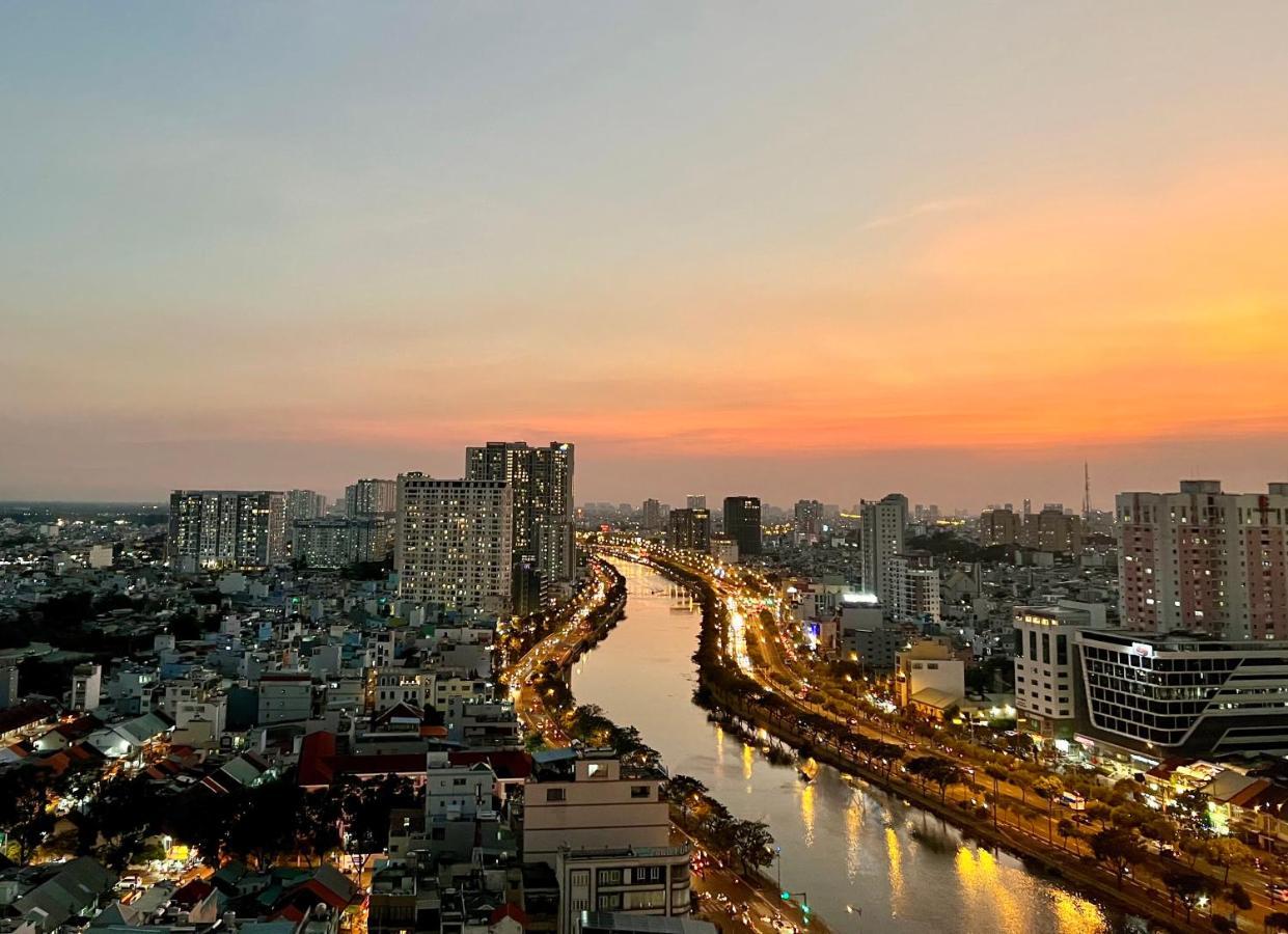 Spacious Saigon Ho-Chi-Minh-Stadt Exterior foto